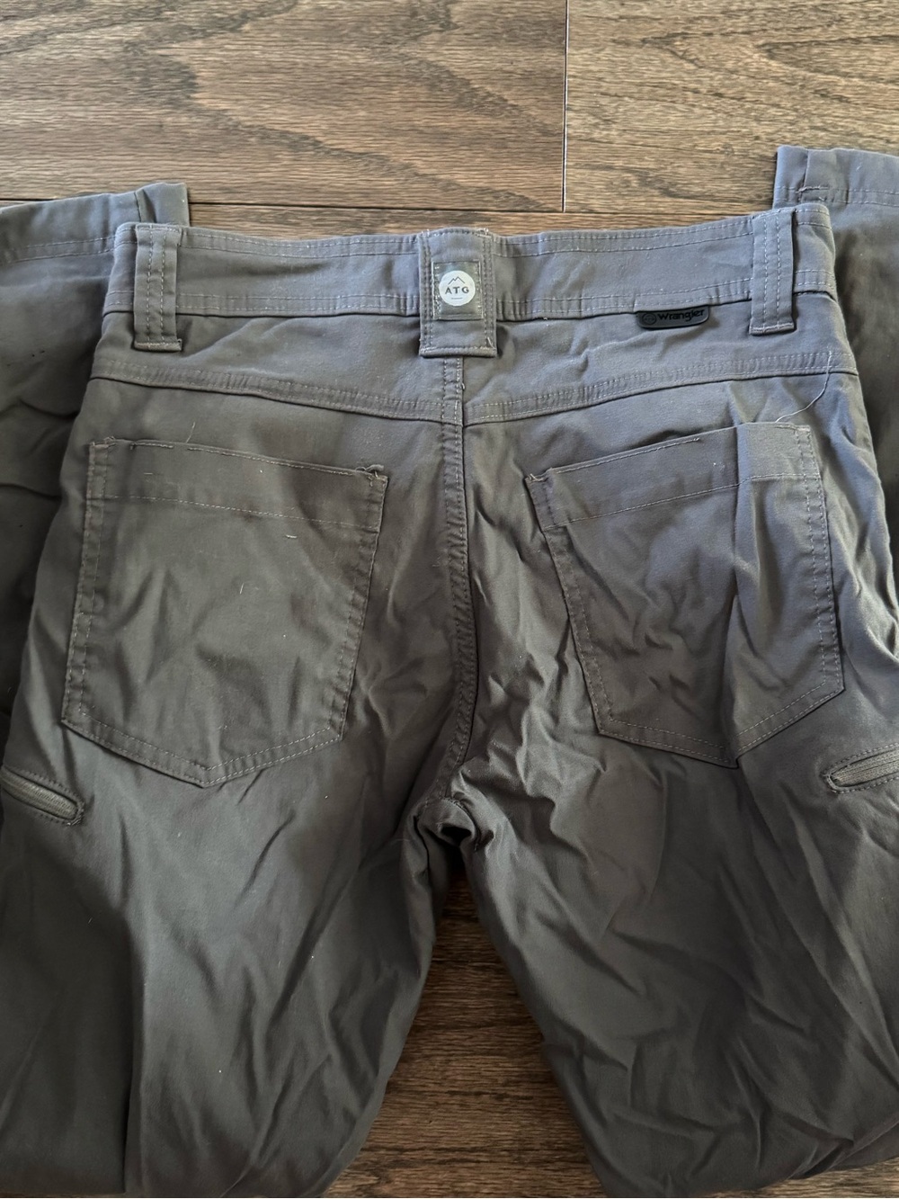 Wrangler Men's Chinos Dark Gray Back-Pocket Detail - Picture 2 of 5